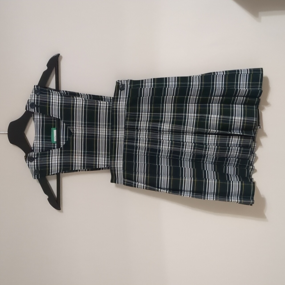 Girls size 5 plaid jumper overall dress in great shape.
